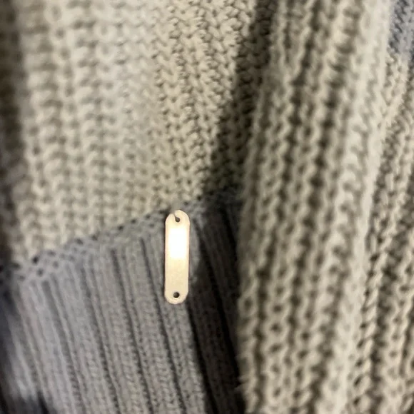 White and blue striped Hollister sweater - Picture 5 of 8